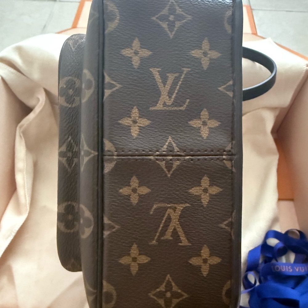 Louis Vuitton Passy handbag - Picture 10 of 17